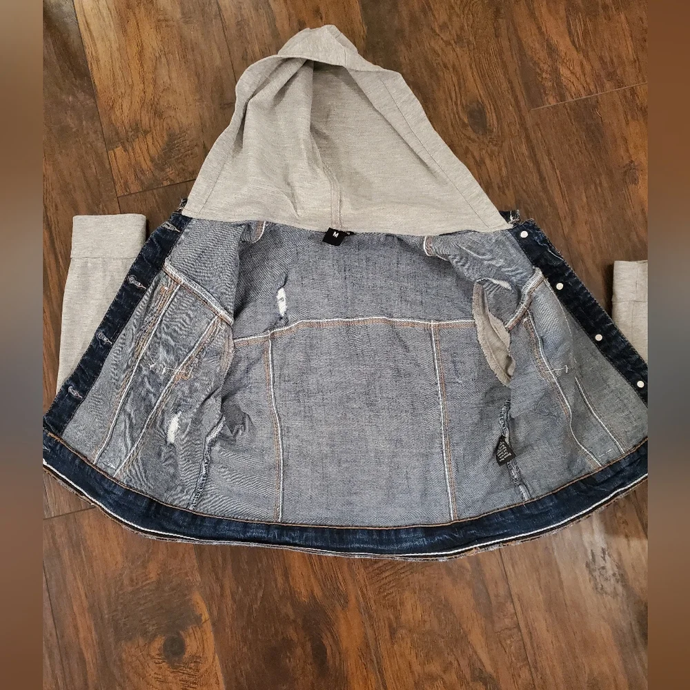 Ariya Jeans Distressed Jacket W/Sweat Shirt Material Arms & Hoodie GIRLS Size M - Picture 4 of 11